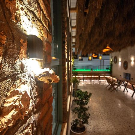 Vega 43 Hostel Sarandë エクステリア 写真