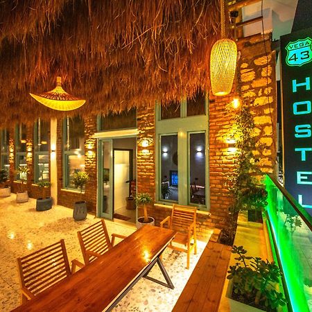 Vega 43 Hostel Sarandë エクステリア 写真