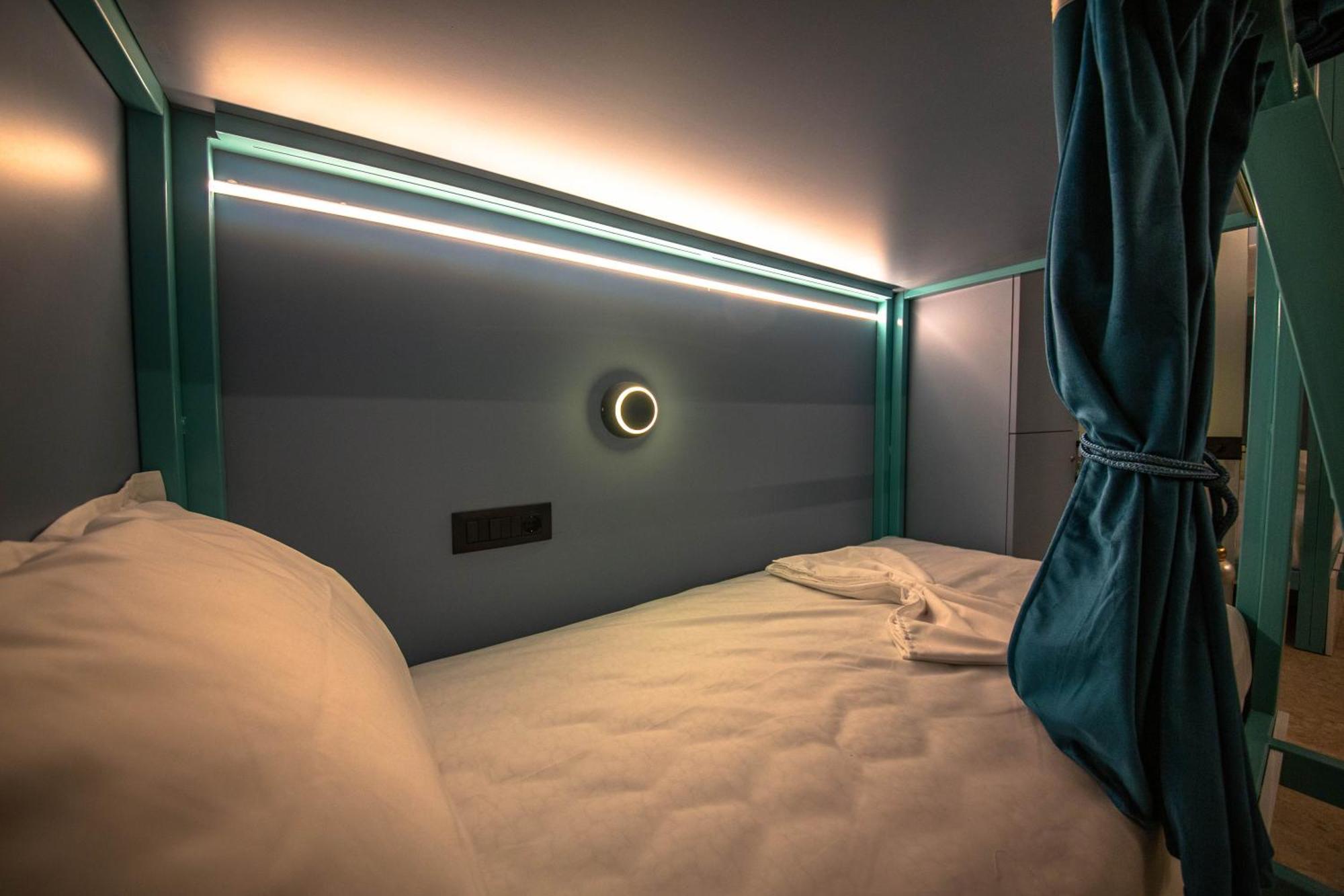 Vega 43 Hostel Sarandë エクステリア 写真