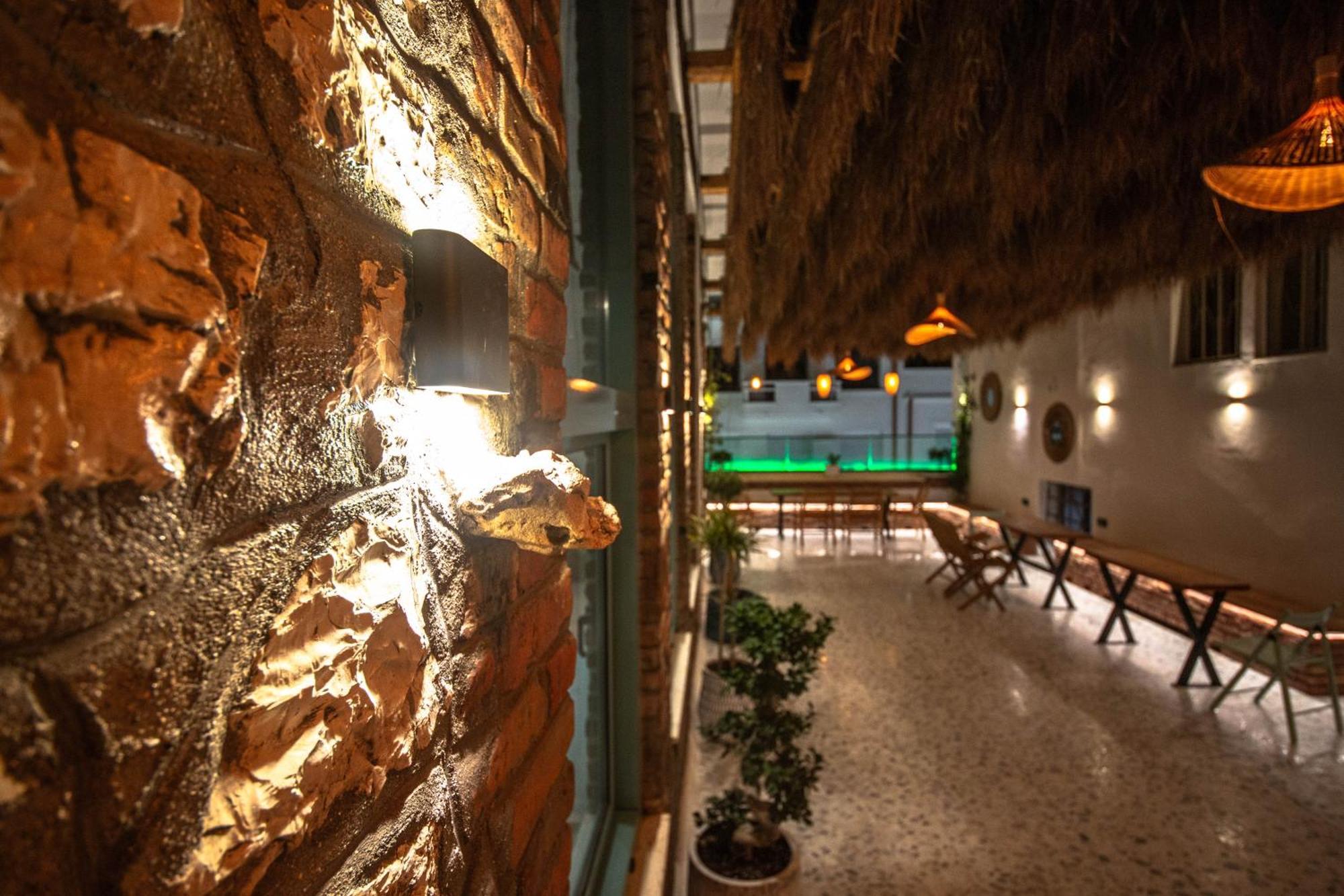 Vega 43 Hostel Sarandë エクステリア 写真