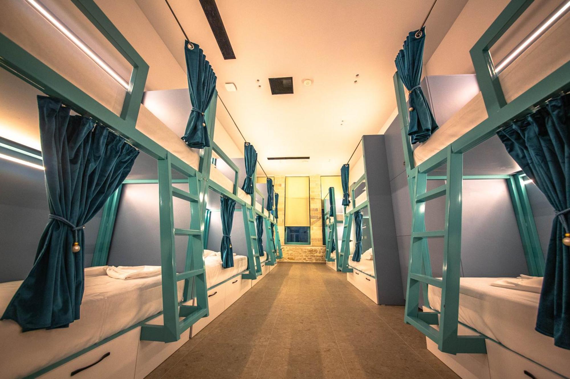 Vega 43 Hostel Sarandë エクステリア 写真