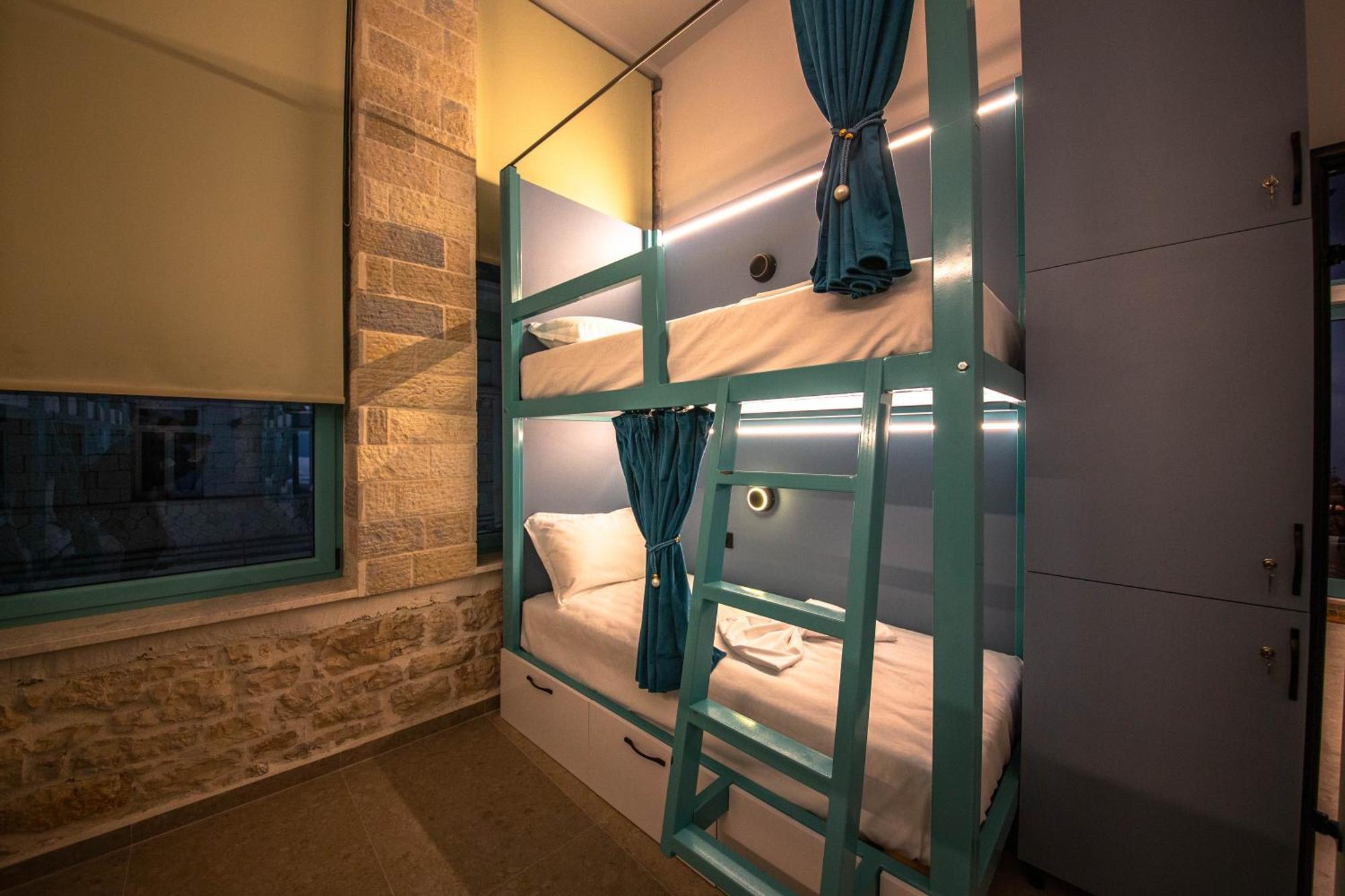 Vega 43 Hostel Sarandë エクステリア 写真