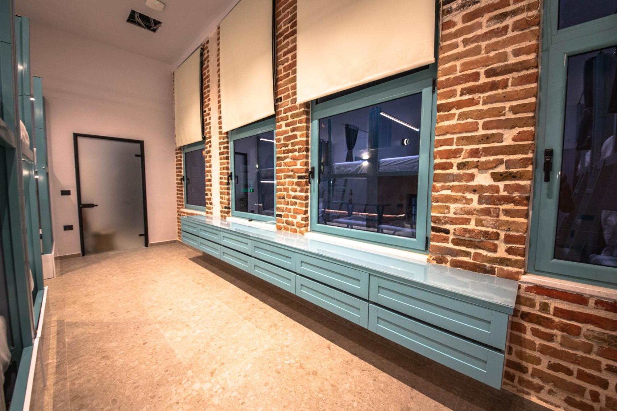 Vega 43 Hostel Sarandë エクステリア 写真