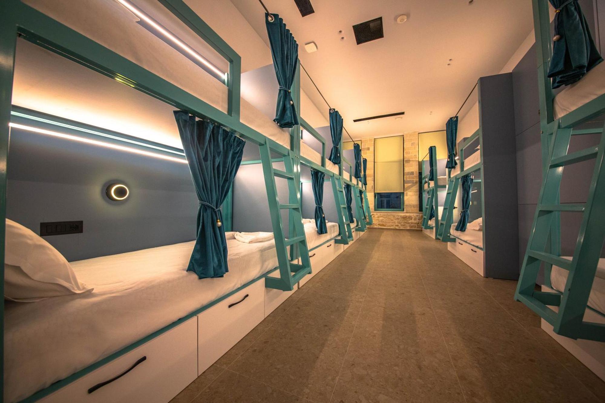 Vega 43 Hostel Sarandë エクステリア 写真