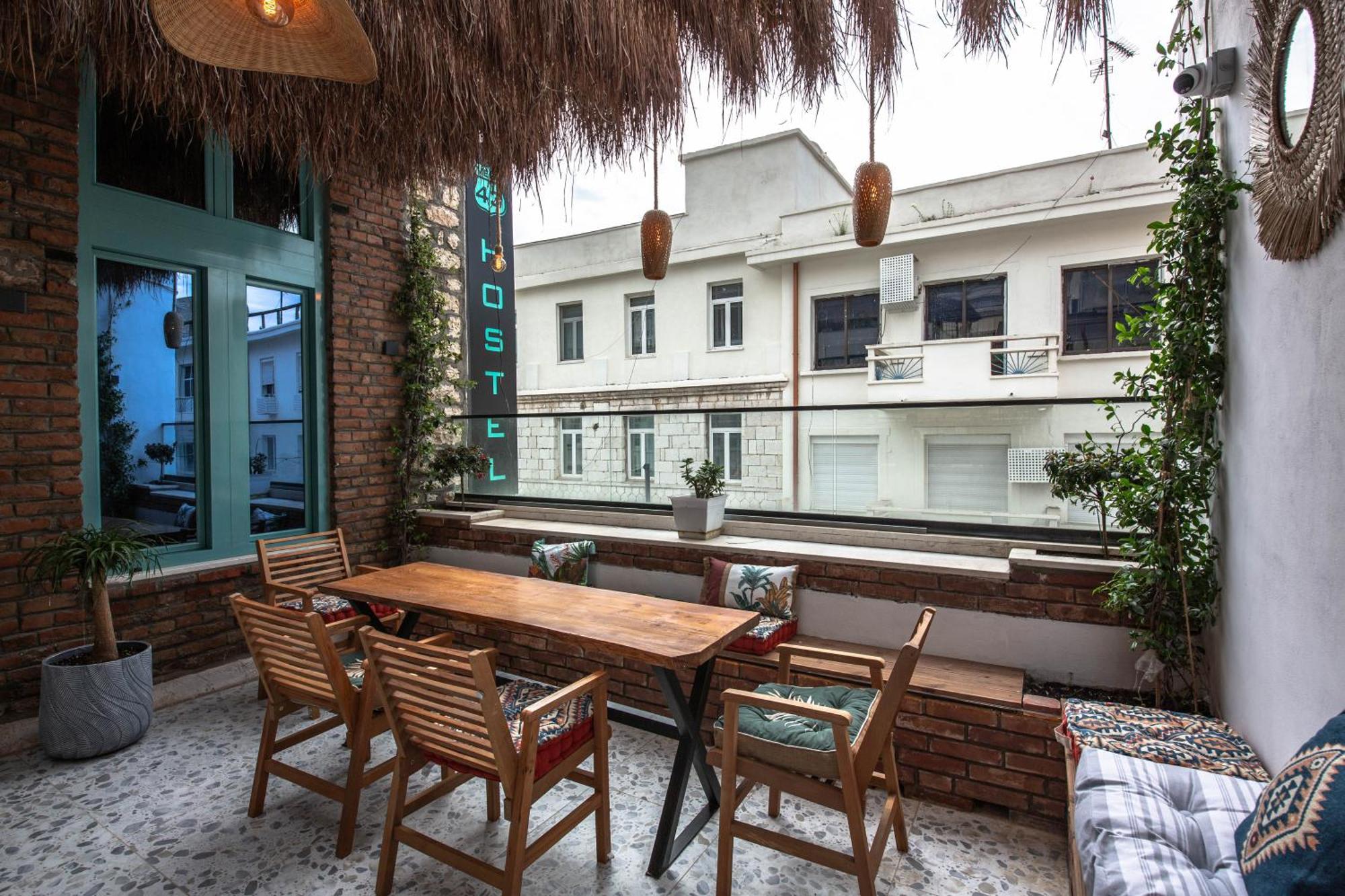 Vega 43 Hostel Sarandë エクステリア 写真