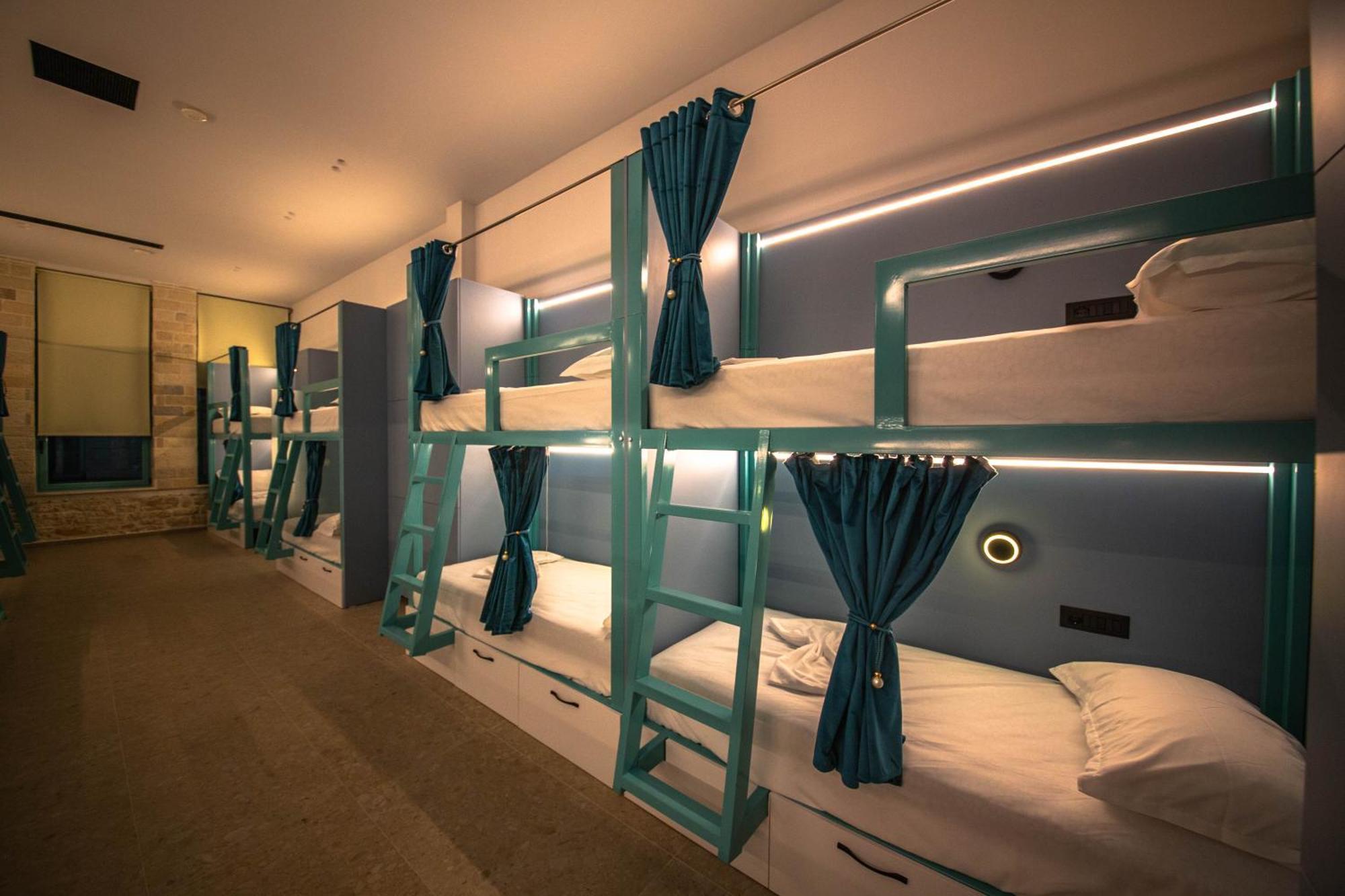 Vega 43 Hostel Sarandë エクステリア 写真