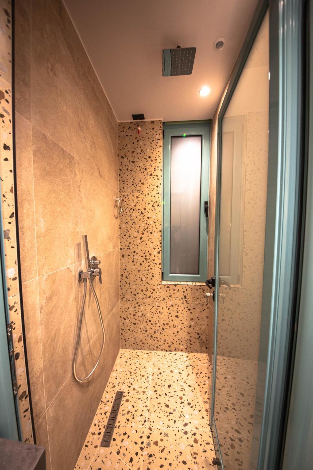 Vega 43 Hostel Sarandë エクステリア 写真
