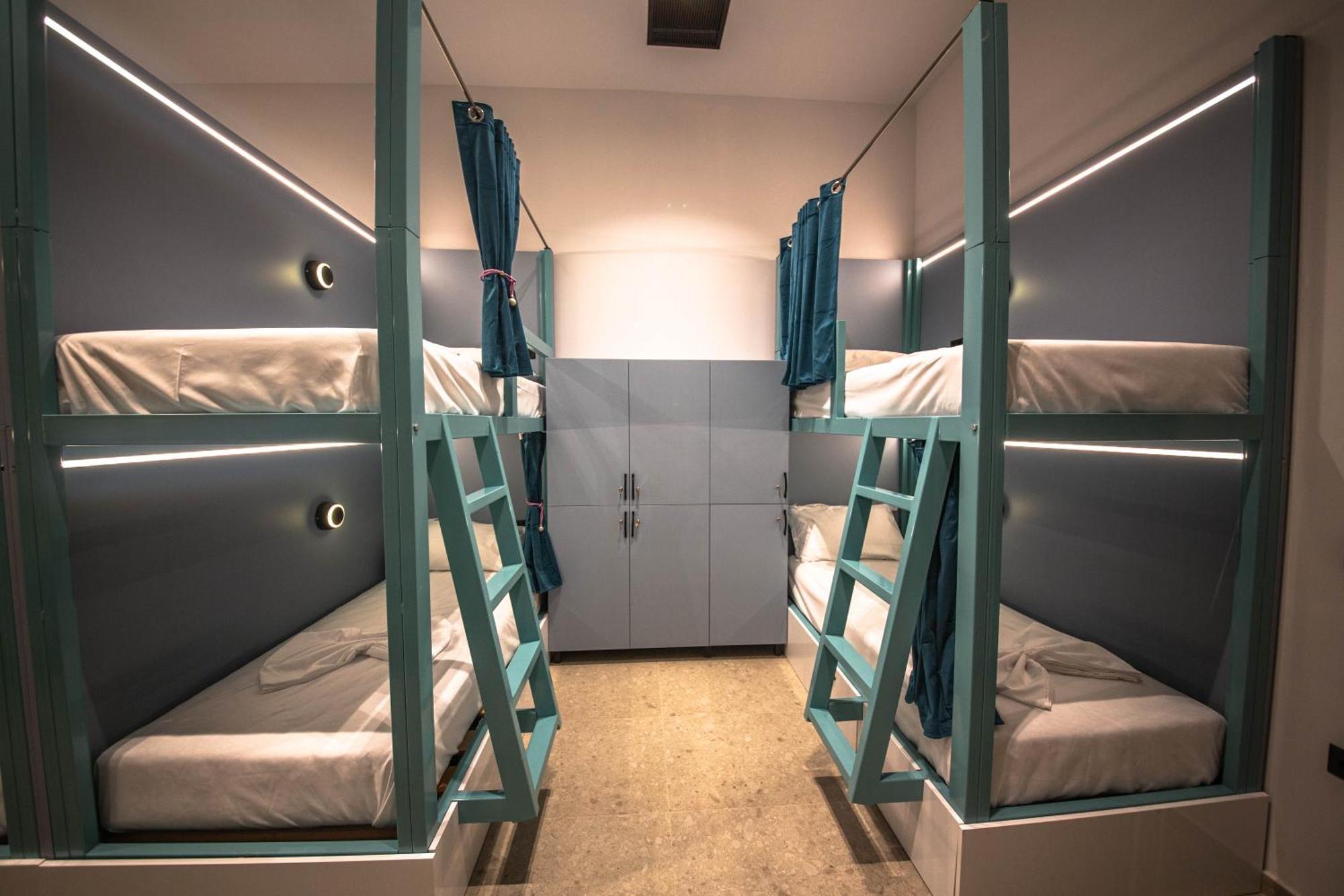 Vega 43 Hostel Sarandë エクステリア 写真
