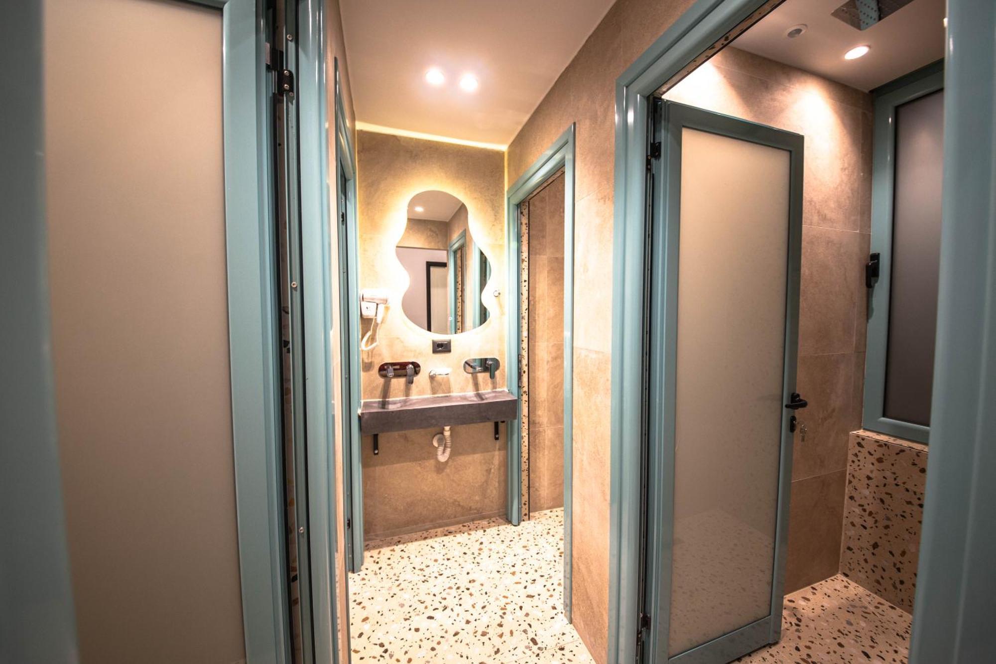 Vega 43 Hostel Sarandë エクステリア 写真
