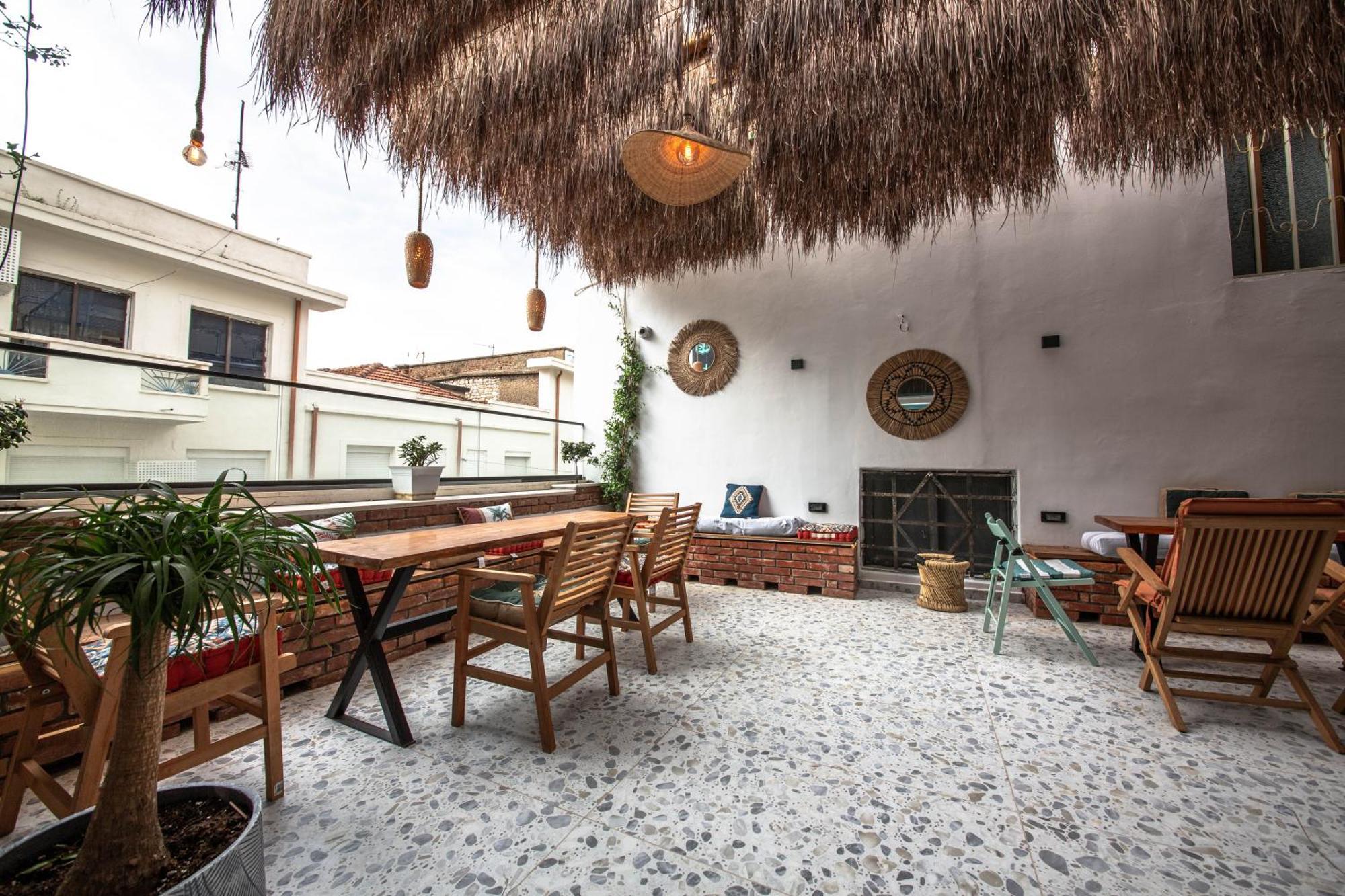 Vega 43 Hostel Sarandë エクステリア 写真
