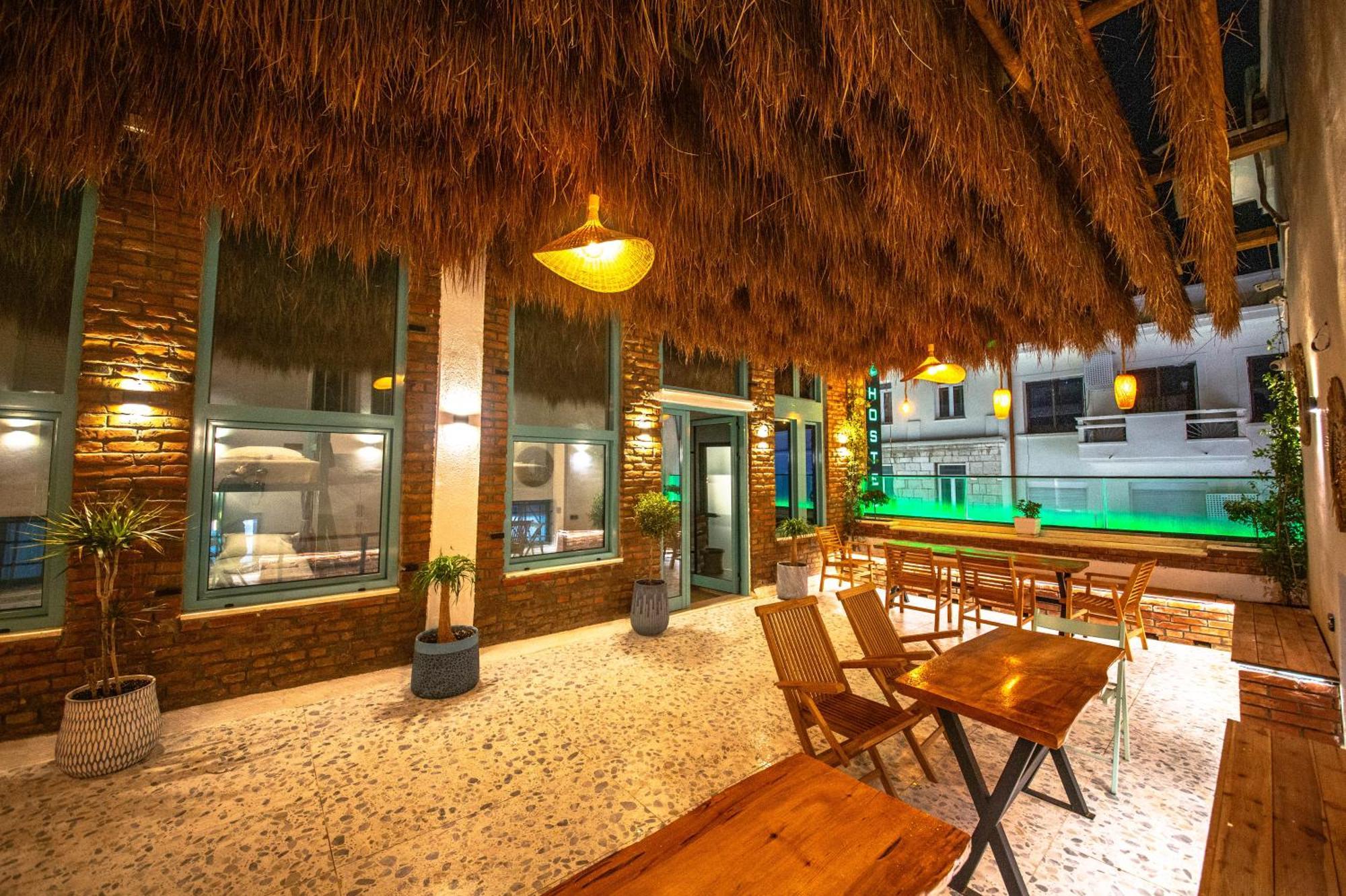 Vega 43 Hostel Sarandë エクステリア 写真