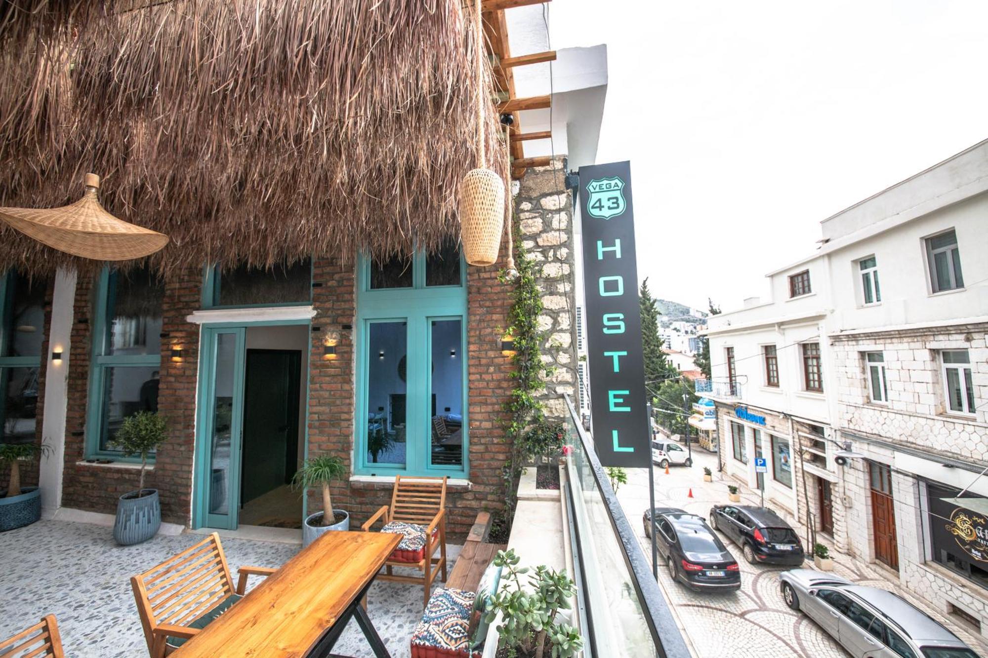 Vega 43 Hostel Sarandë エクステリア 写真