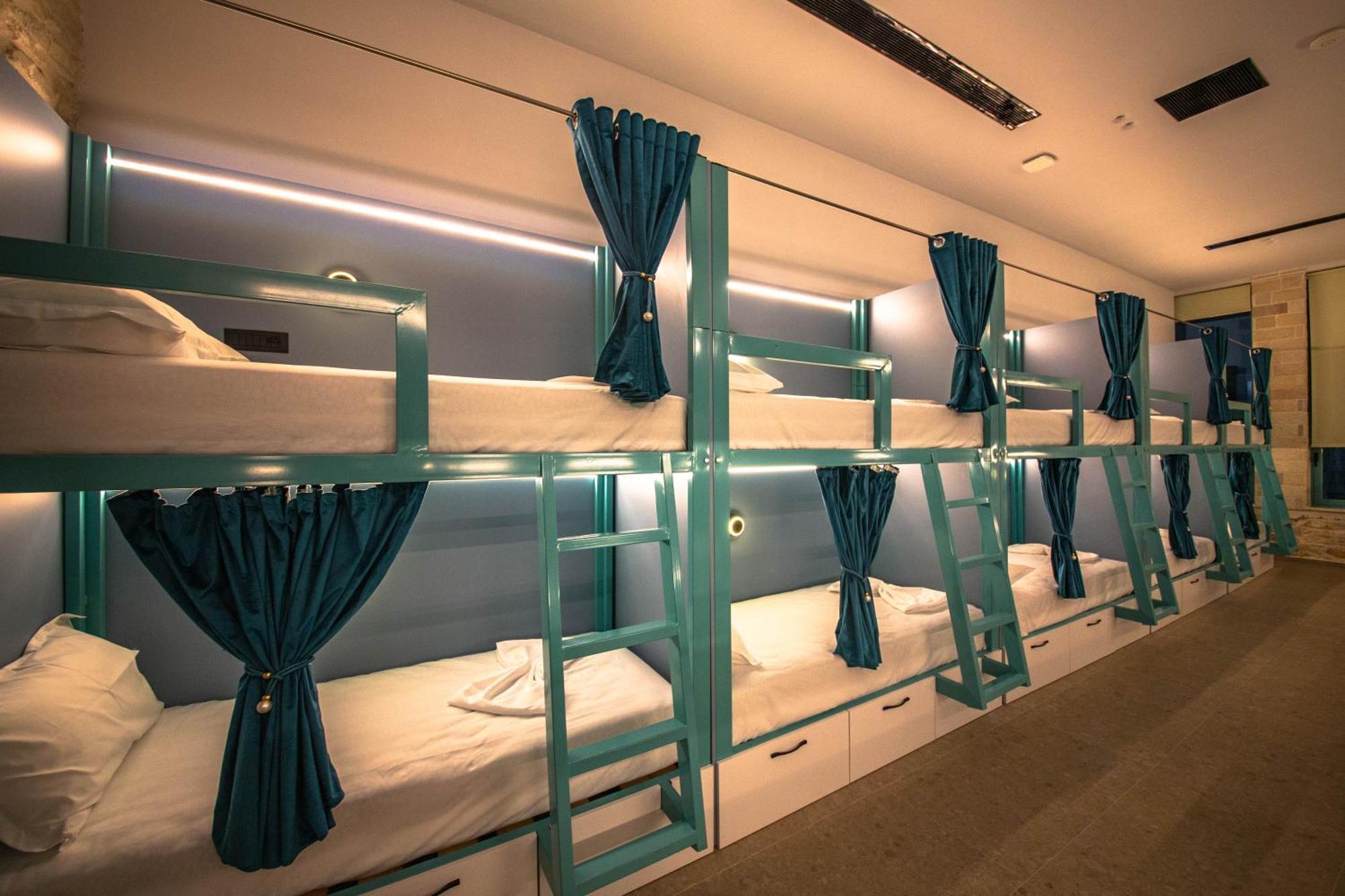 Vega 43 Hostel Sarandë エクステリア 写真