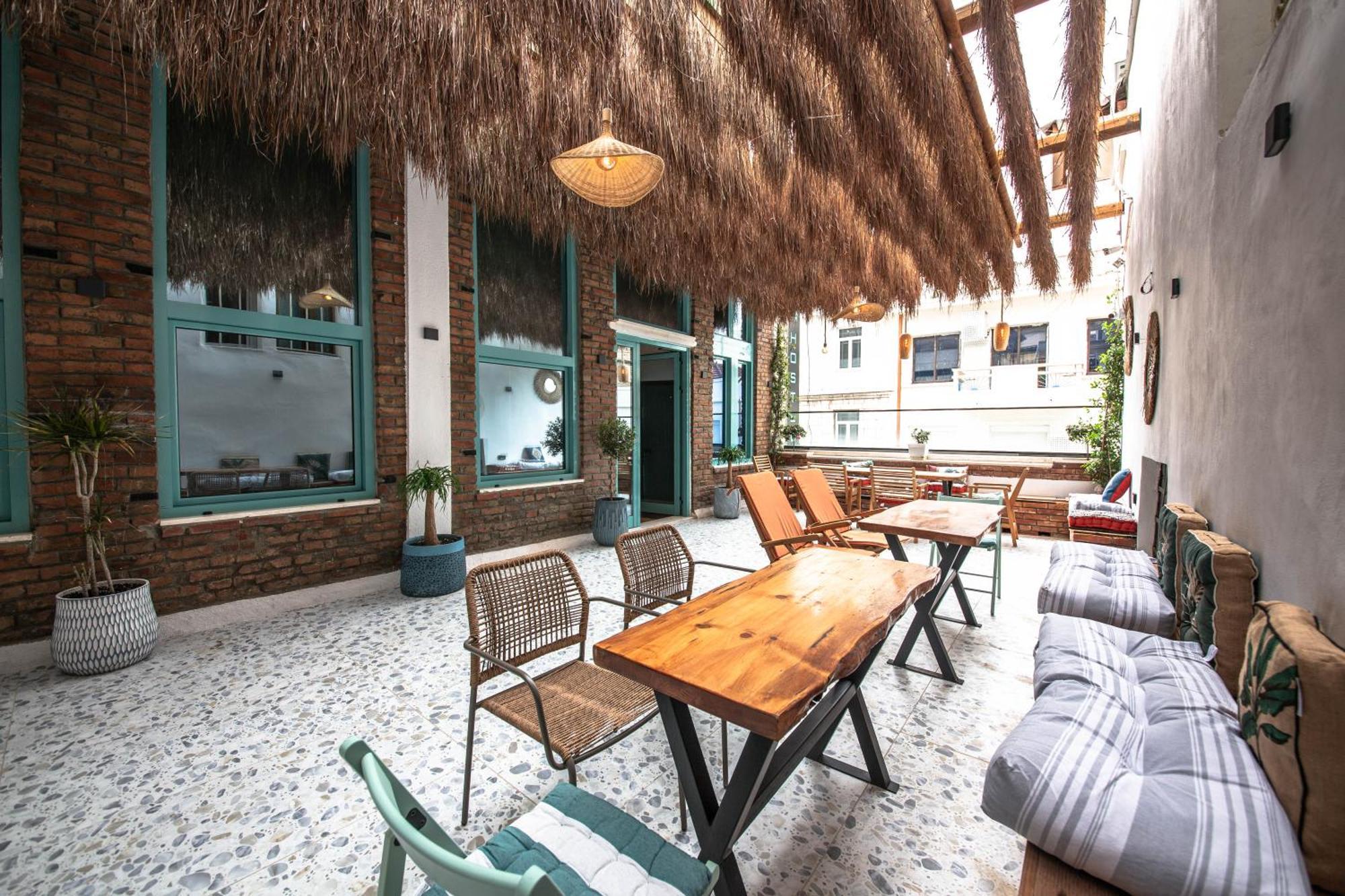 Vega 43 Hostel Sarandë エクステリア 写真