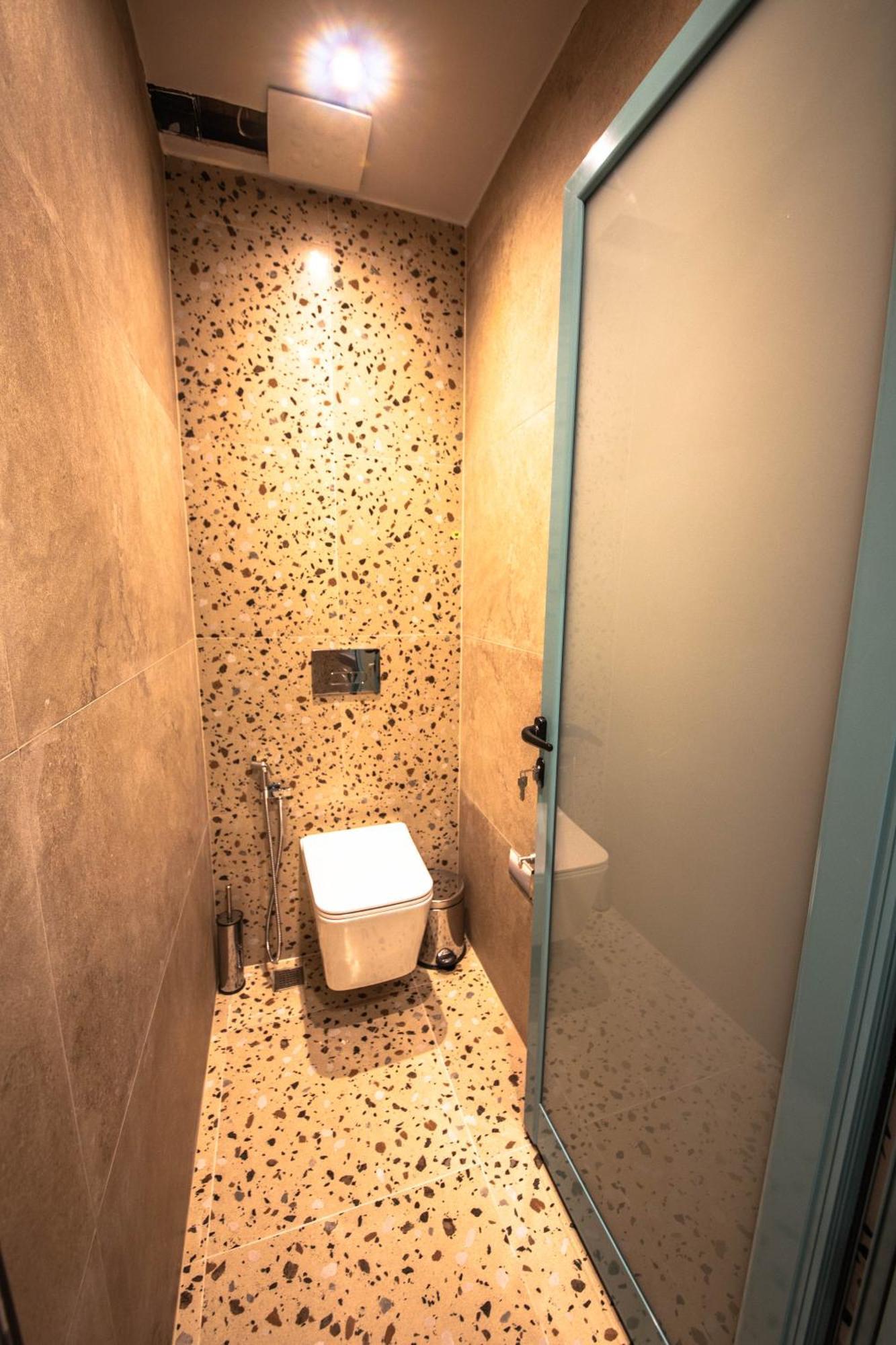 Vega 43 Hostel Sarandë エクステリア 写真