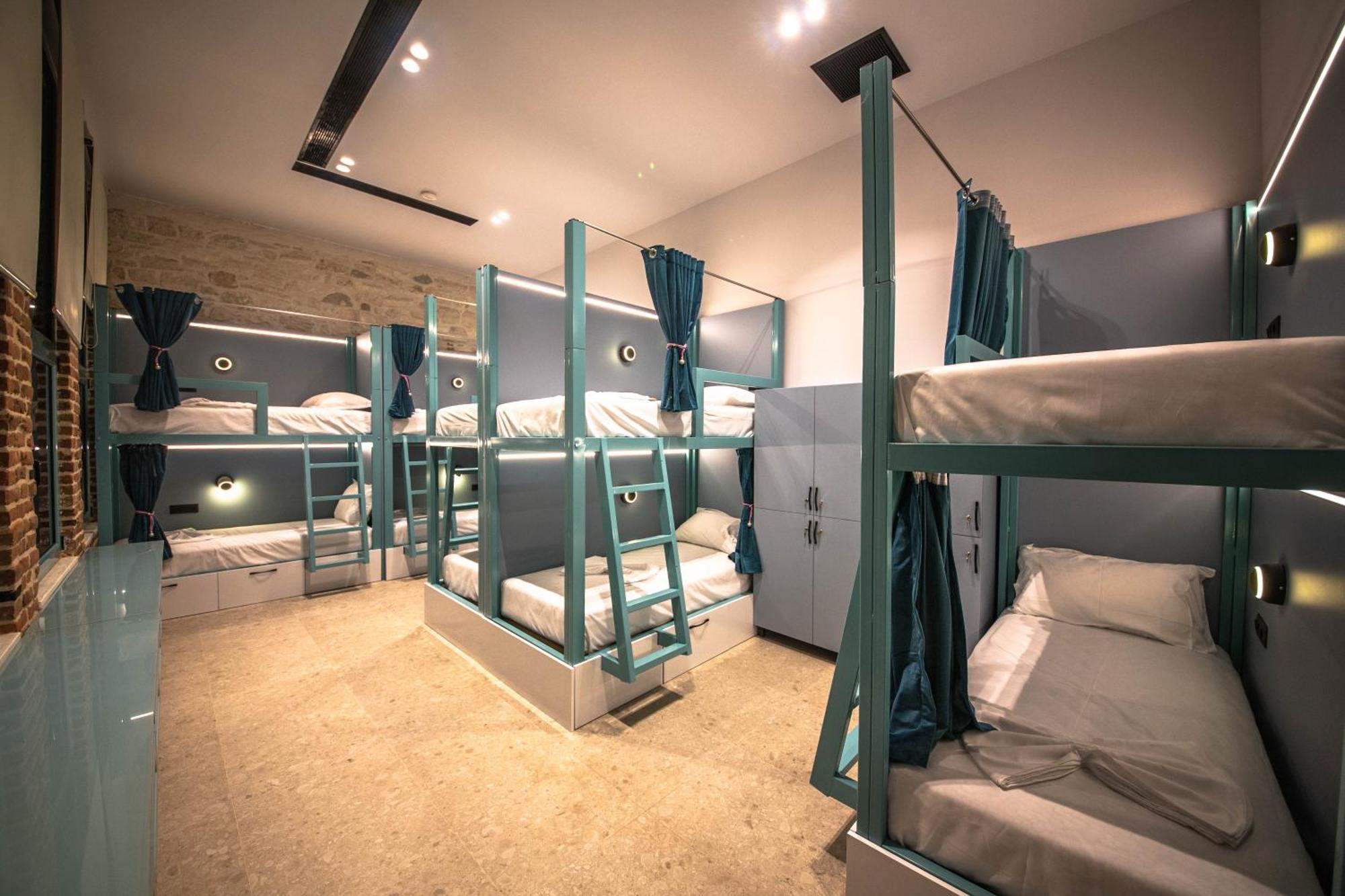 Vega 43 Hostel Sarandë エクステリア 写真